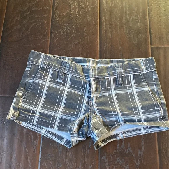 Hurley shorts size 1 Black and white checkerboard print jeans - Picture 3 of 4
